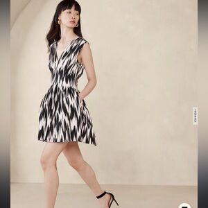Banana Republic Black and White Patterned Dress